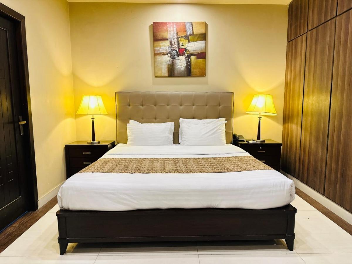 Grand Regent Hotel And Suites Faysalabad Dış mekan fotoğraf