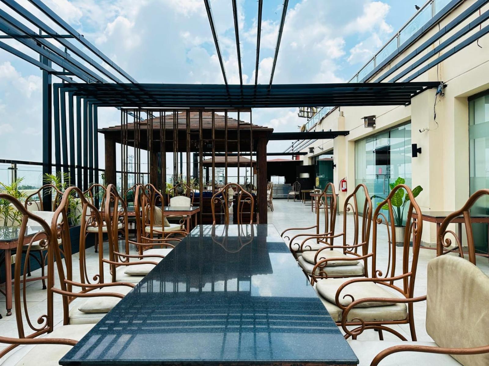 Grand Regent Hotel And Suites Faysalabad Dış mekan fotoğraf