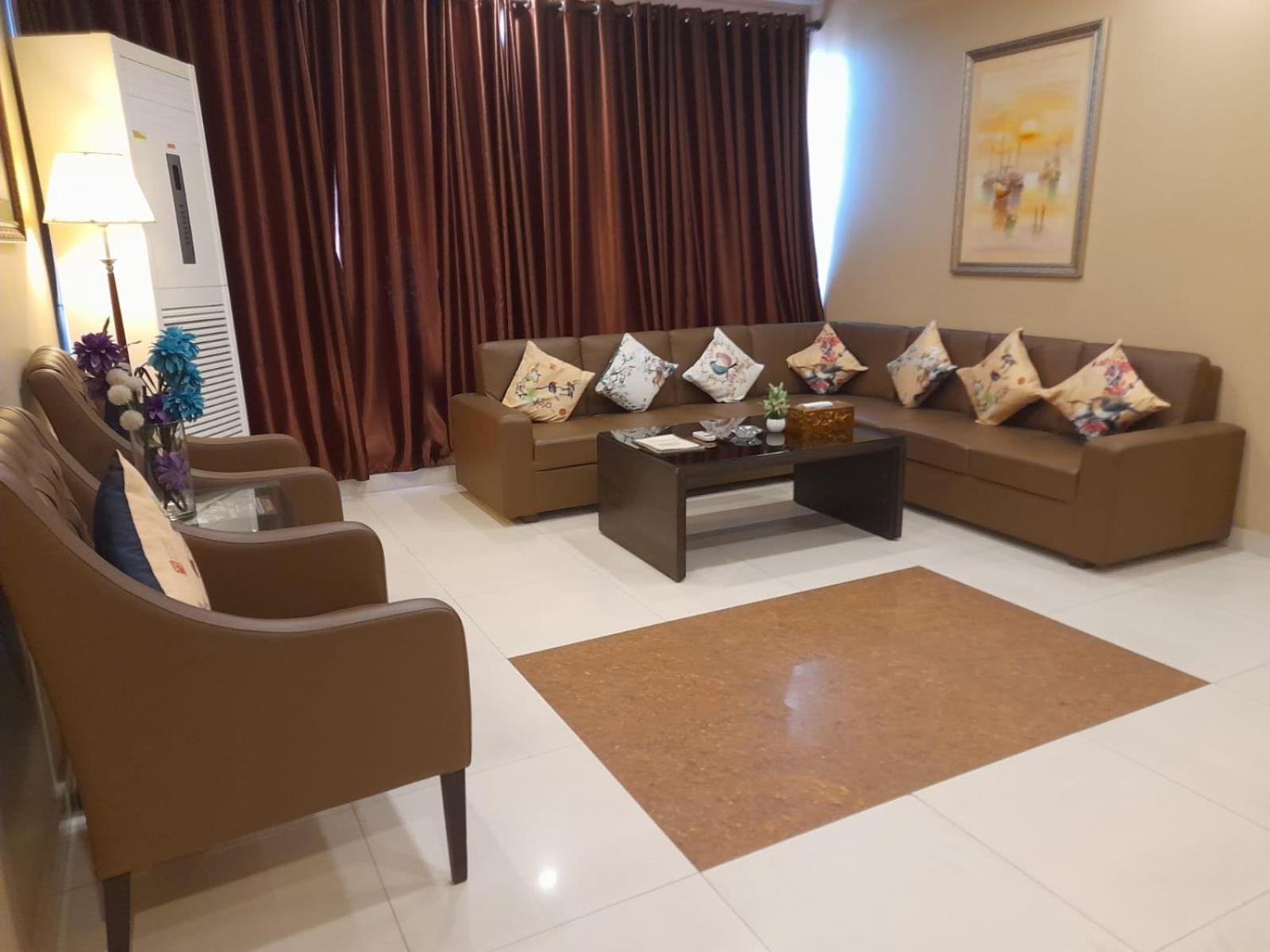 Grand Regent Hotel And Suites Faysalabad Dış mekan fotoğraf