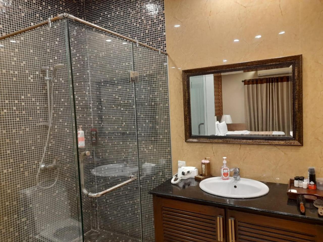 Grand Regent Hotel And Suites Faysalabad Dış mekan fotoğraf