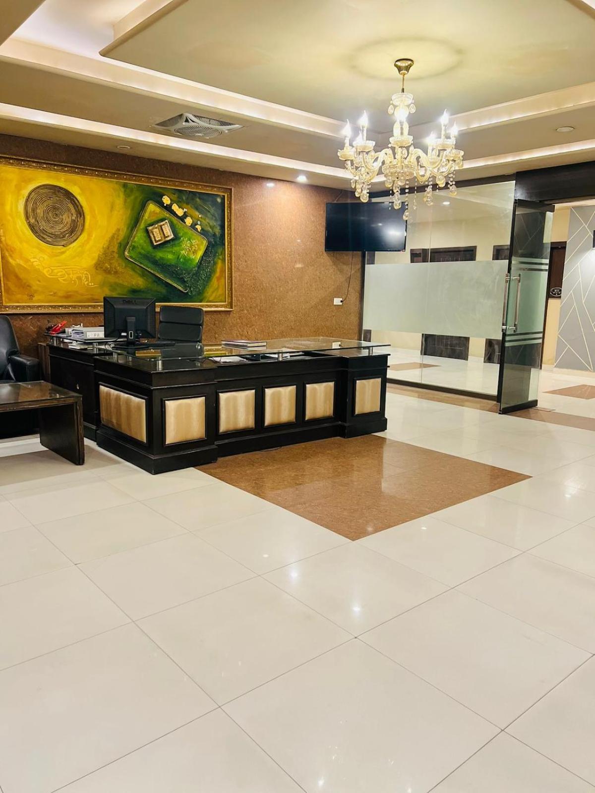Grand Regent Hotel And Suites Faysalabad Dış mekan fotoğraf