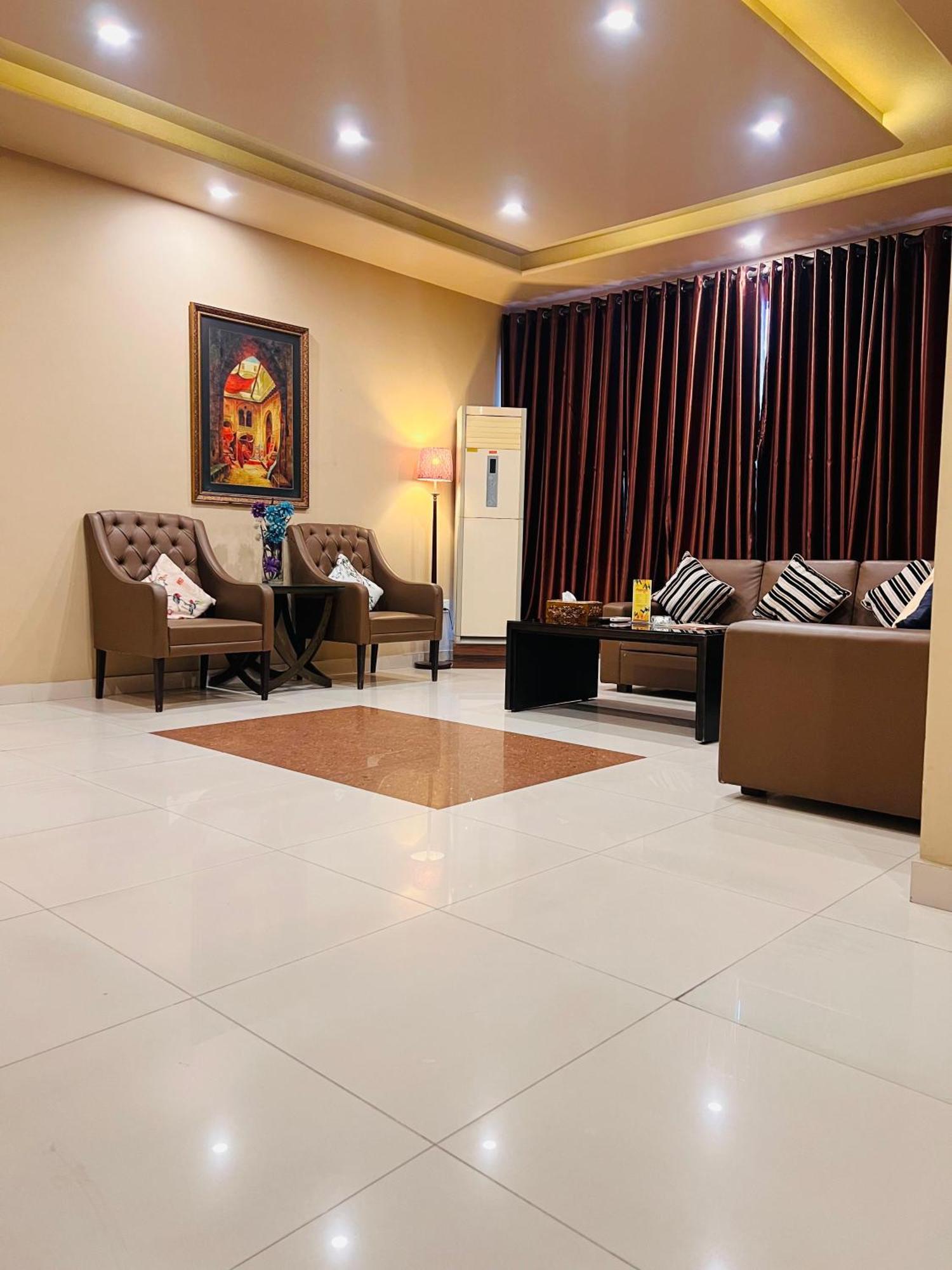 Grand Regent Hotel And Suites Faysalabad Dış mekan fotoğraf