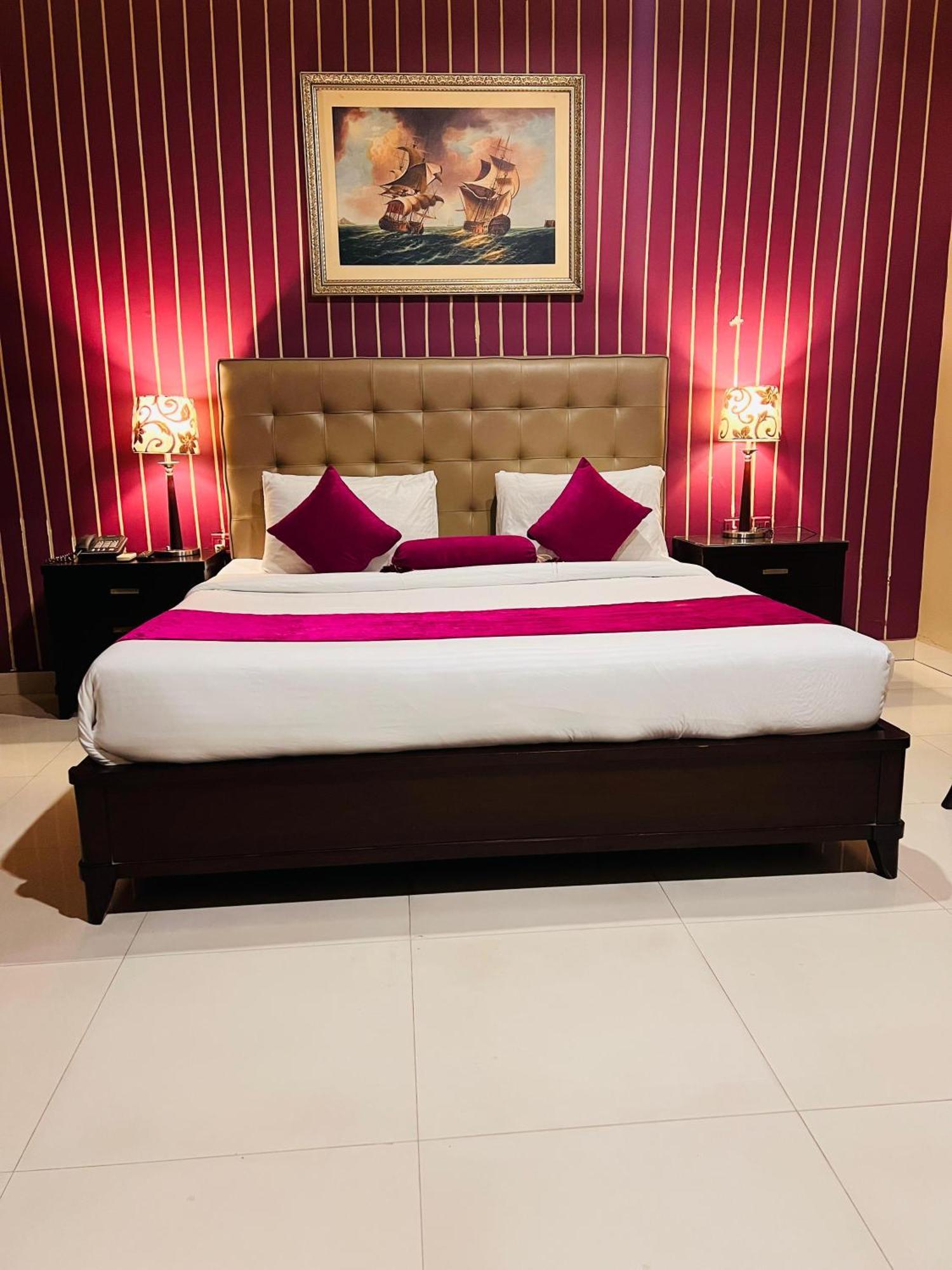 Grand Regent Hotel And Suites Faysalabad Dış mekan fotoğraf
