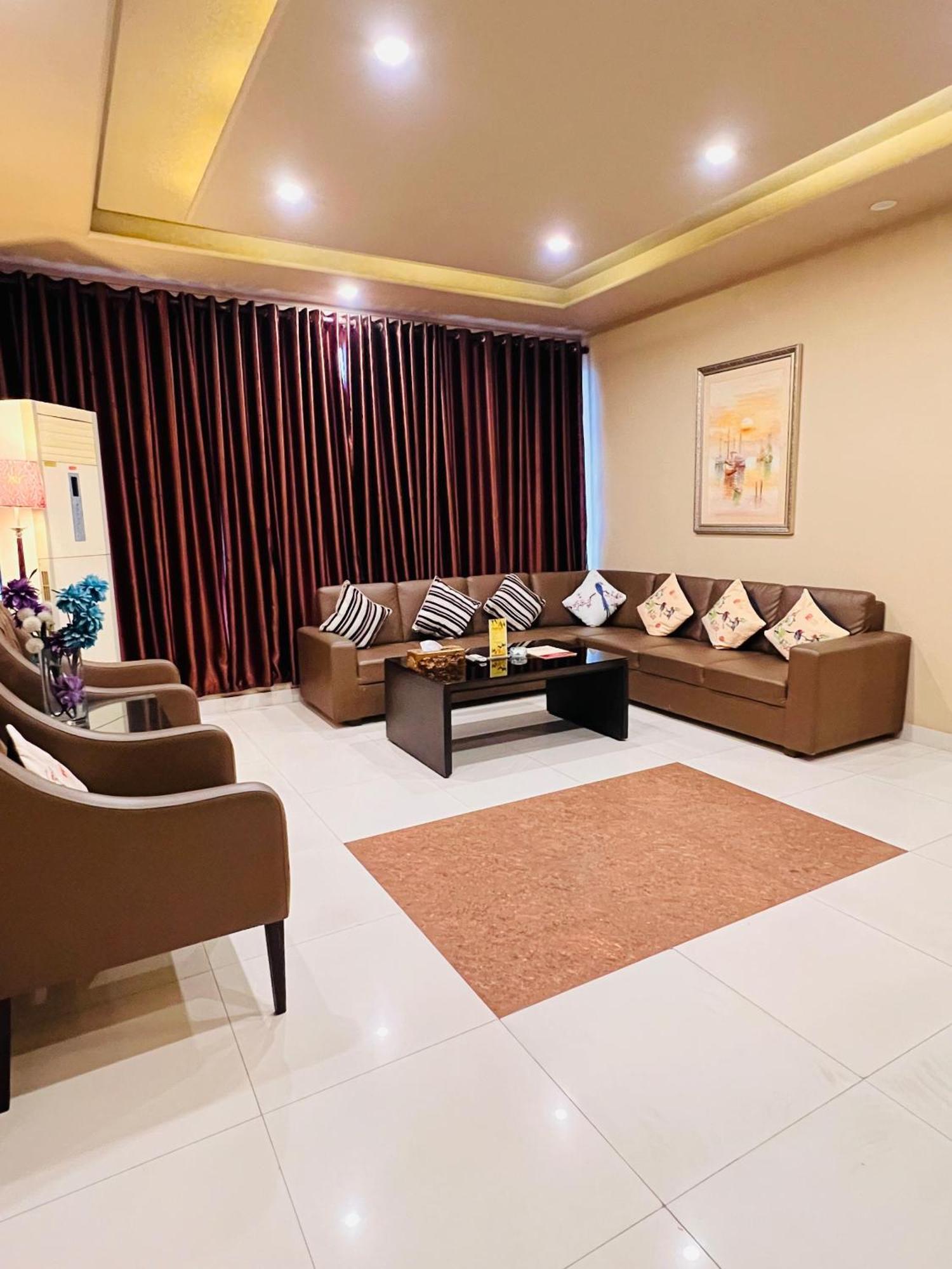Grand Regent Hotel And Suites Faysalabad Dış mekan fotoğraf